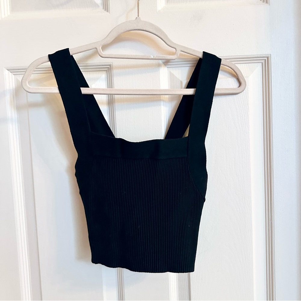 Black ribbed house of Harlow crop top